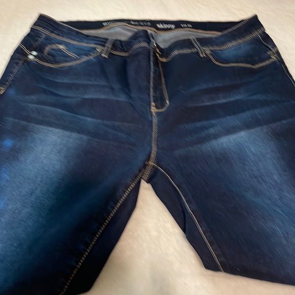 Ladies Avenue 18 dark denim petite skinny jeans. - Picture 1 of 4